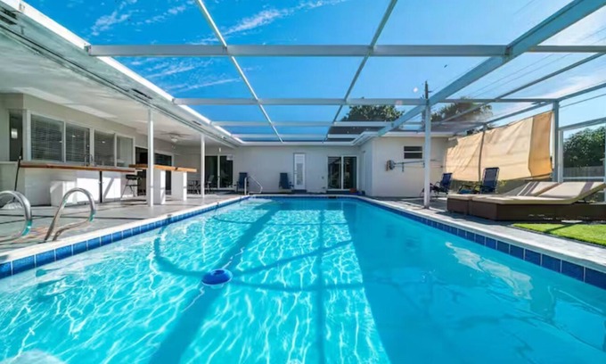 Hollywood Hills House | Vacation Pool House 2! 5BD 3BA