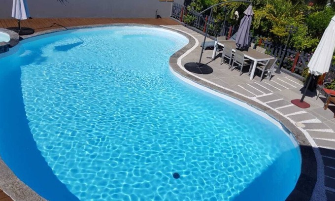 L'Ermitage-les-Bains Villa | Vacation rental in a tropical villa at hermitage-les-bains (meeting)