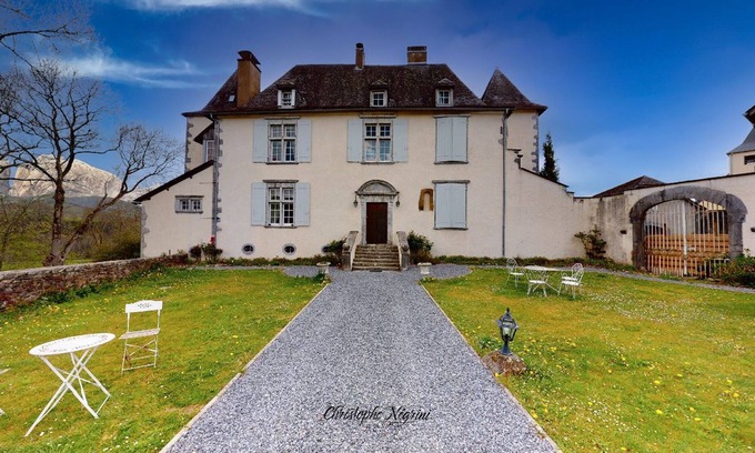 Lanne-en-Baretous House | Vacation rental Château de Porthos up to 6 people south west Pyrenees Mountains