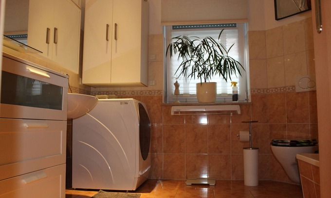 Bernburg Apartment | Vacation rental 2 accommodates a max. of 10 people