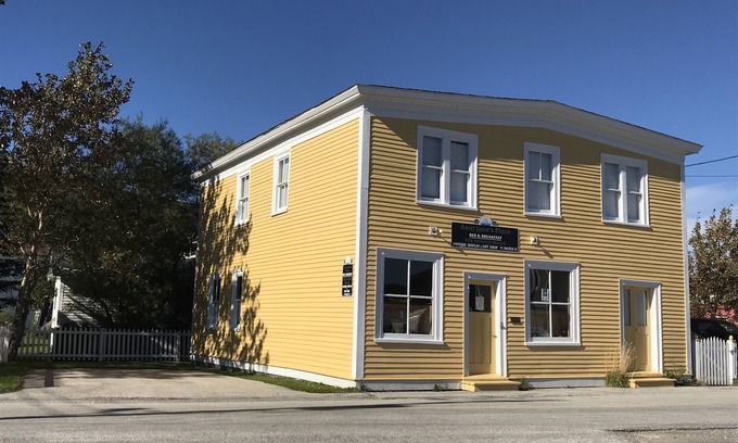 Woody Point House | VACATION RENTAL ~ AUNT JANE'S PLACE