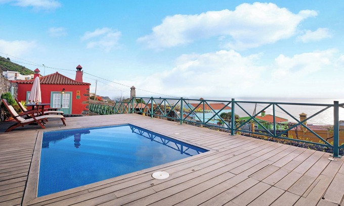 Las Indias House | Vacation Rental 'Casa Rural La Caldera' with Sea View, Pool & Wi-Fi