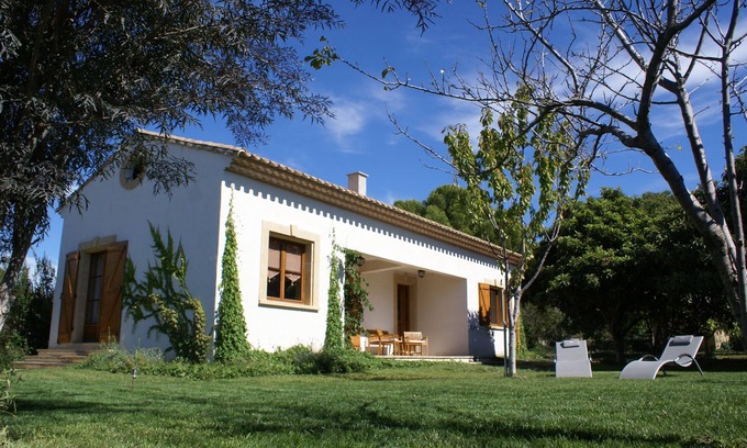 Pezenas House | Vacation rental in Pézenas: a house in a large garden. For two.
