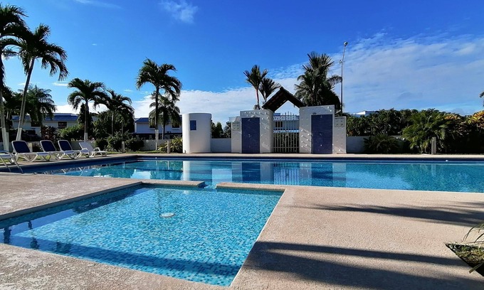Playa Blanca Apartment | VACATION RENTAL in Playa Blanca - Farallones - 3 BDRM Balcony with ocean view