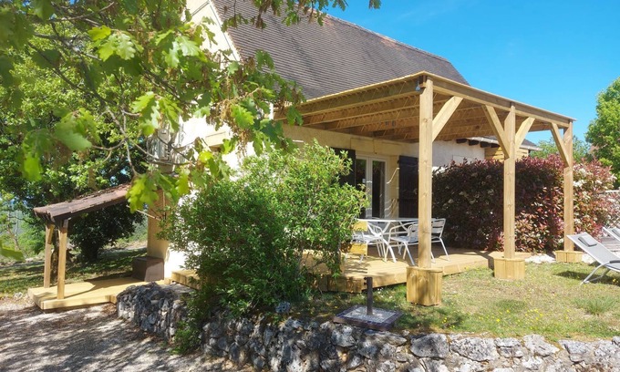 Orliaguet Cottage | Vacation rental in self-catering village with heated swimming pool near Sarlat