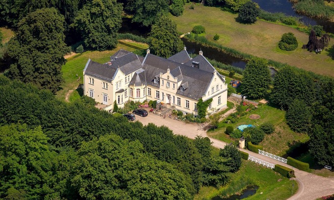 Dalwitz Apartment | Vacation rental mansion apartment (5 pers.) - FerienGut Dalwitz manor house