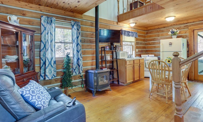 Taswell Cabin | Vacation Rental Near Lake Patoka with Hot Tub!