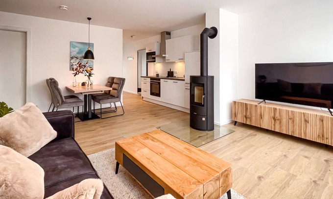 Winterberg Apartment | Vacation rental (new construction 2023) in prime location with fireplace and bal