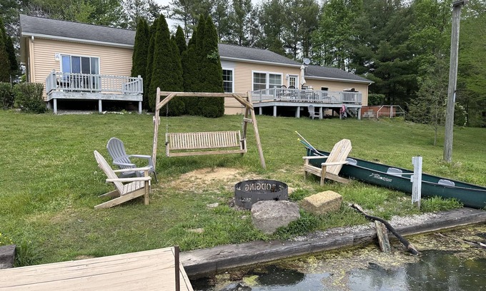 Albany Cottage | Vacation Rental Pet Friendly w/Hot Tub Lakeview near Athens & Hocking Hills