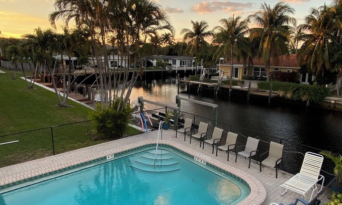 Garden Isles Condo | Vacation rental South Florida with relaxing water view
