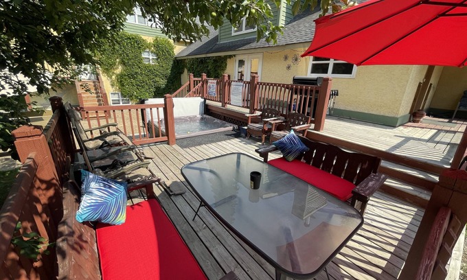 Blaeberry House | VACATION RENTAL- SLEEPS UP TO 10 -GOLDEN BC