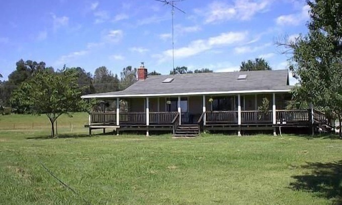 Penn Valley Cabin | Vacation Rental With Private Lake for Fishing