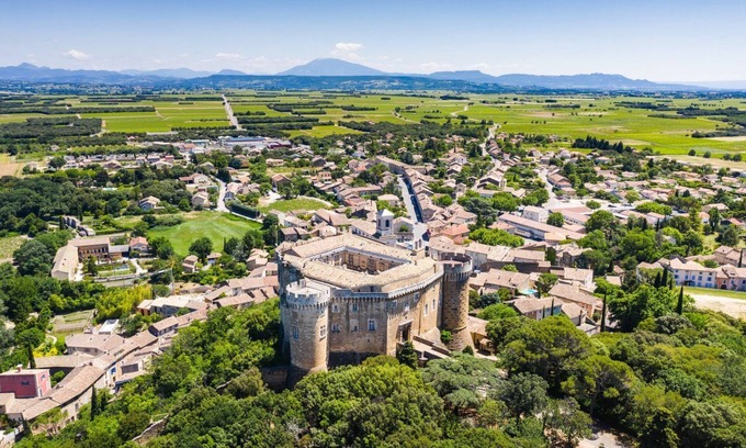 Suze-la-Rousse House | Vacation rentals for up to 10 people. NEW! Swimming pool