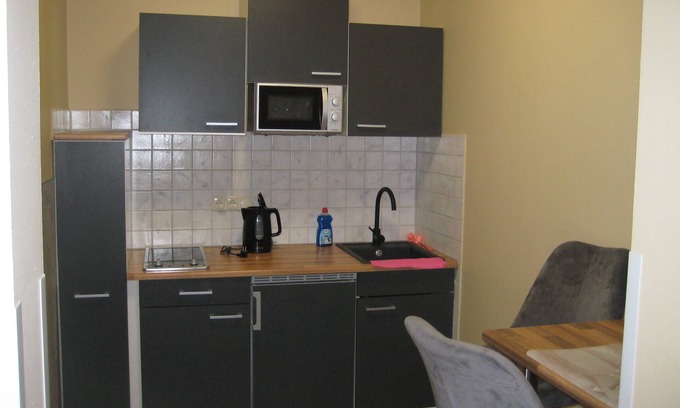 Neverin Apartment | Vacation room (3) Distance to the A20 8 minutes, to Neubrandenburg 10 minutes