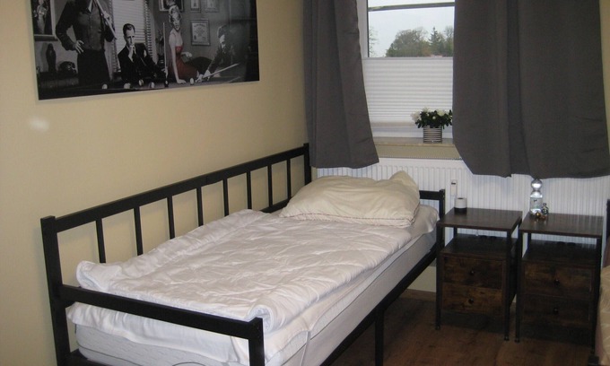 Neverin Apartment | Vacation room (4) Distance to the A20 8 minutes, to Neubrandenburg 10 minutes