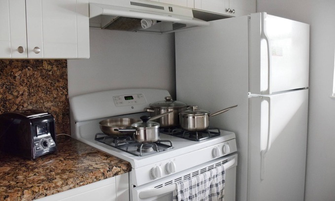 Key Biscayne Apartment | Vacation Starts Here! 2 Convenient Rooms, On-site Pool, Private Beach Access