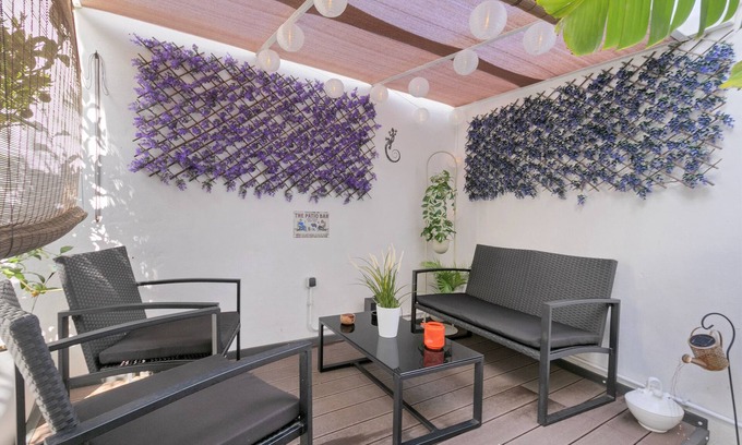 Punta del Hidalgo Apartment | Vacation Studio 'Loft Cerca Del Mar Tenerife' with Shared Terrace, Shared Garden and Wi-Fi