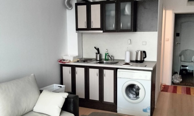 Tankovo Condo | Vacation Studio with Balcony Close To Beach