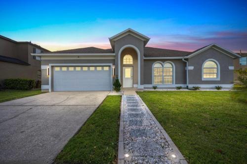Crescent Lakes House | Vacation Sunset Home with Private Pool and Grill 5390