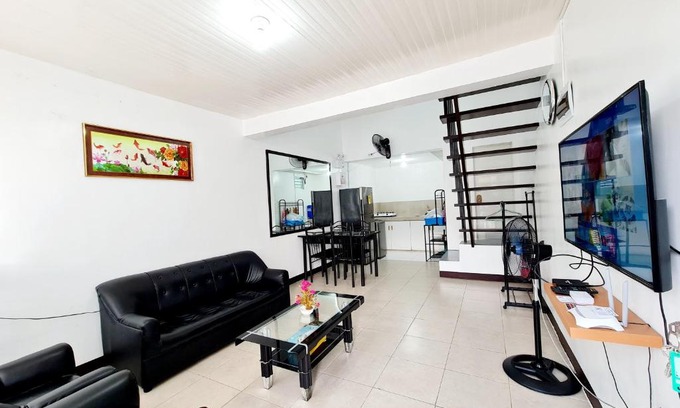 Calapan House | Vacation Transient Guest House Rental Calapan City L43