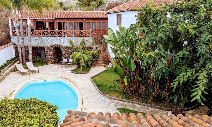 La Mancha Villa | Vacation Villa 'Gardel - La Cueva' with Sea View, Shared Pool and Wi-Fi