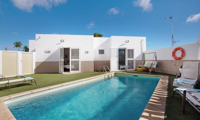 Caleta de Fuste Villa | Vacation Villa 'Vv Valdeconcha, Piscina Privada' with Sea View, Private Pool and Wi-Fi