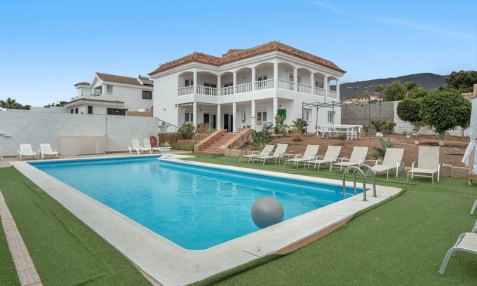 Adeje Villa | Vacation Villa 'Luxury El Mirador' with Sea View, Private Pool and Wi-Fi