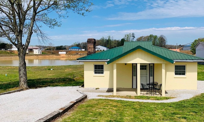 Monticello House | Vacationers' Delight at Conley Bottom