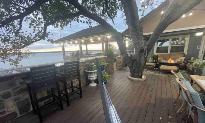 Bridgeport House | Vacay on the Lake-off of HWY 380