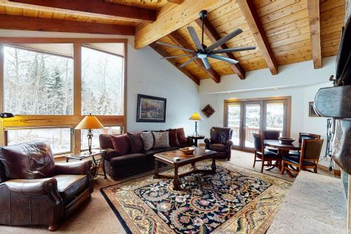 Highland Meadows House | Vail City Bungalow