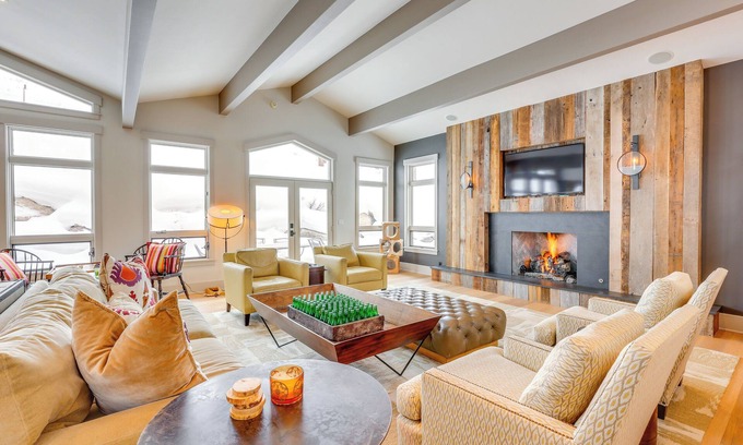 Highland Meadows House | Vail Mountain Retreat w/Hot Tub & Deck!