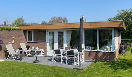 Warmenhuizen House | Vakantiebungalow in Riviera Maison stijl nabij zee en strand, bos en duin