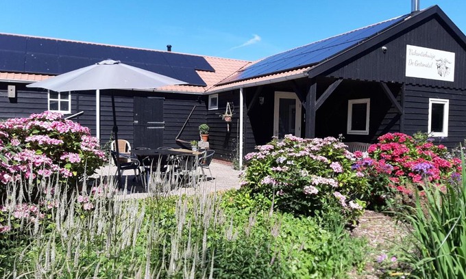 Idsegahuizum House | Vakantiehuisje De Geitenstal