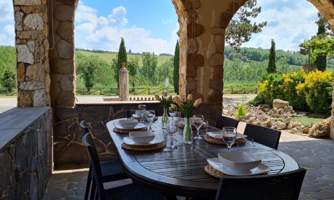 San Giovanni d'Asso House | VAL D'ORCIA DELUXE 3 incantevole casa con vista sulle colline, WiFi e parcheggio