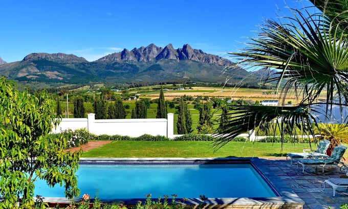 Drakenstein House | Val Du Charron Wine & Leisure Estate