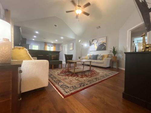 Valdosta House | Valdosta 3-Bedroom Home with 5 beds near valdosta State & Hospital