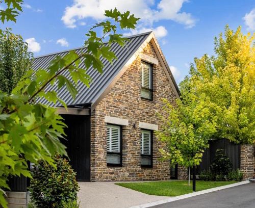 McLaren Vale House | Vale 194 - Luxury Accommodation in McLaren Vale - 5 holiday homes with king size beds
