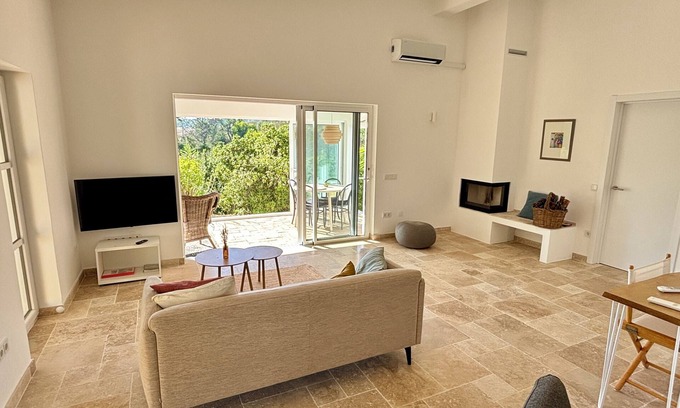 Abris House | Vale do Guizo Casa Poente, comfortable home in the countryside, close to the sea