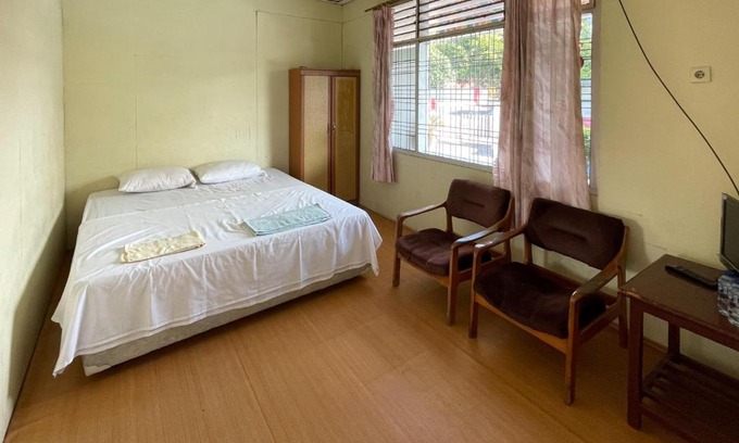 Parapat Hotel | Valencia Homestay Redpartner