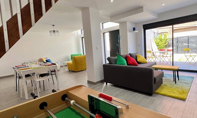 Anzin House | ValenStay - Group/family house 11 pers.