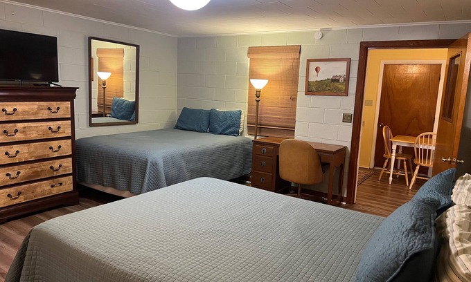 Kingsland Apartment | Valentine Lakeside Casita 20
