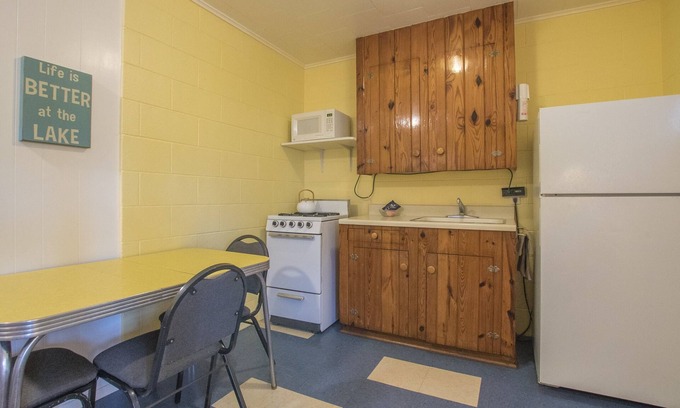 Kingsland Cabin | Valentine Lakeside Pet-friendly Cabin 6