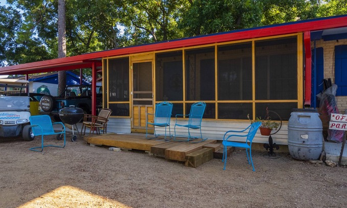 Kingsland House | Valentine Lakeside - Porch House 18