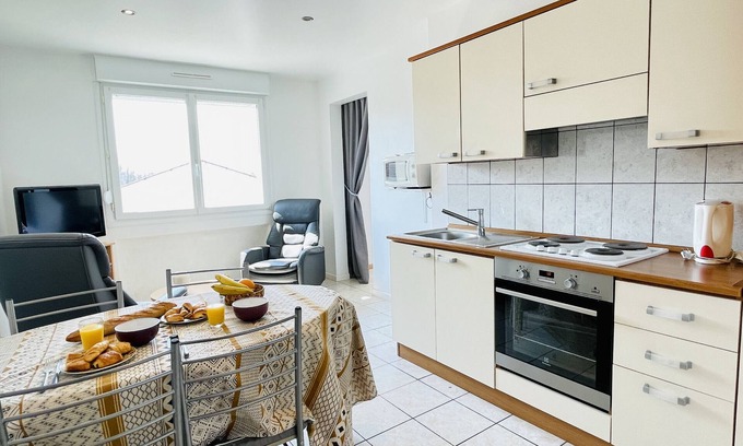 Forges-les-Bains Apartment | Valery : Apartment at 300 meters from the thermal baths (Public and unlimited parking)