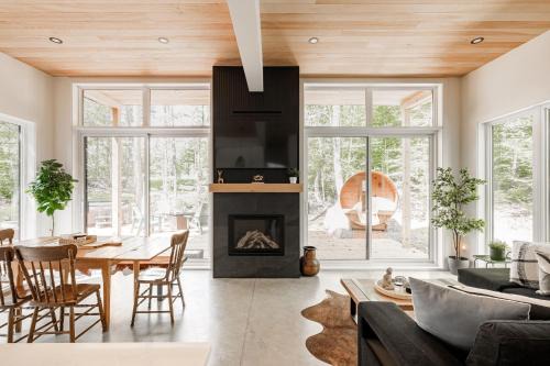 La Conception House | Valhalla Tremblant Cabin Retreat-Your Haven Awaits!