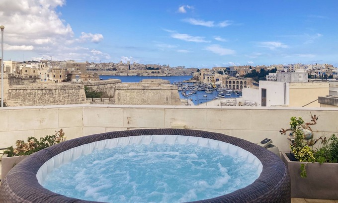 Kalkara Apartment | Valletta and Grand Harbour Lookout Seaview Hot Tub BBQ