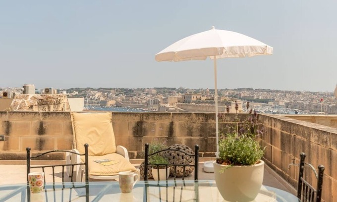 Valletta Apartment | Valletta penthouse:terrace views of Grand Harbour, Central Valletta apartment, private terrace with