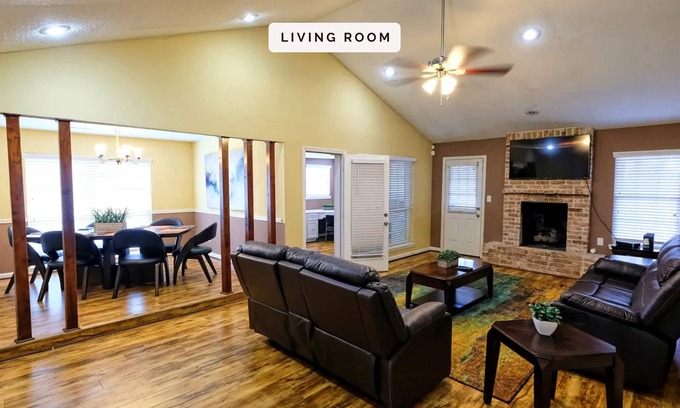 Missouri City House | Valley Bend · NRG,MedCenter,MMPark,Galleria ,Md Anderson VB