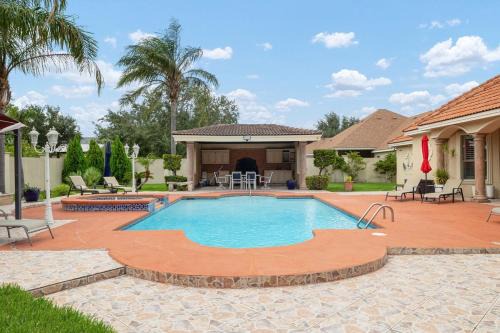 Mission House | Valley Getaway! Pool House