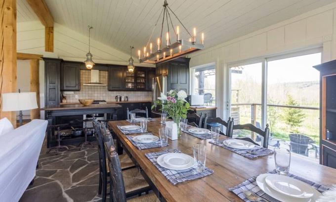 Grey Highlands House | Valley Haven Cottage: Secluded w Hot Tub, Fire Pit